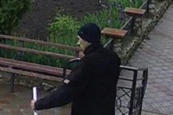 Грабіжник, який пограбував школу, «засвітився» на камері (відео)