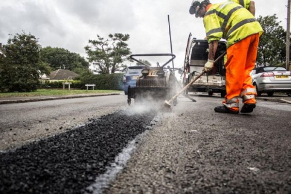 Вже місяць тернопільські дорожники працюють задурно 