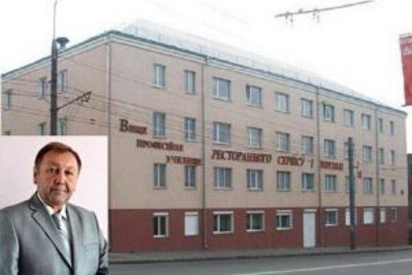 Ректора училища, який знущався з дітей, відновили на посаді