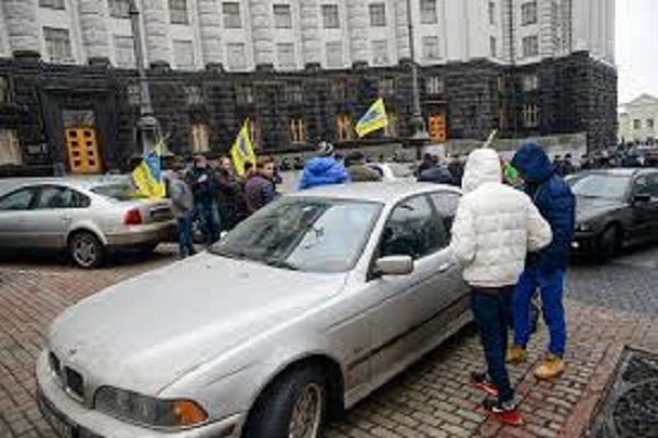В Україні починається війна з автомобілями на іноземних номерах?