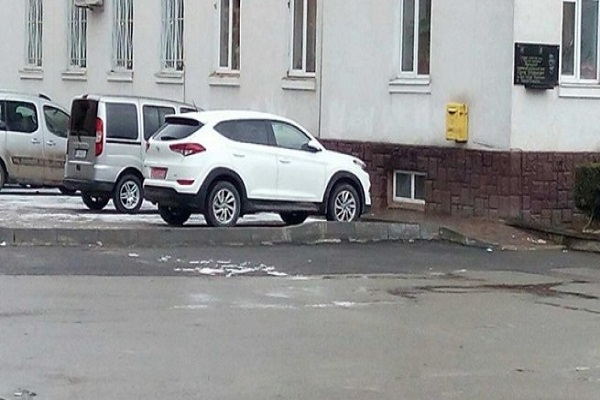 Мера Чорткова підозрюють у зловживанні під час купівлі службового авто