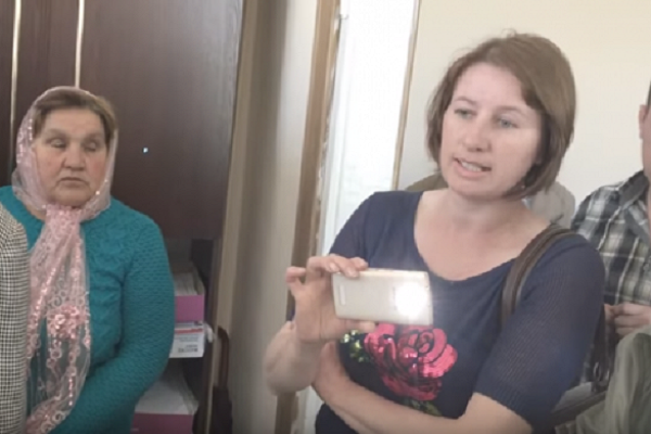 Селян звезли до Монастириська мітингувати проти дій земельного реєстратора, який не має до них жодного відношення