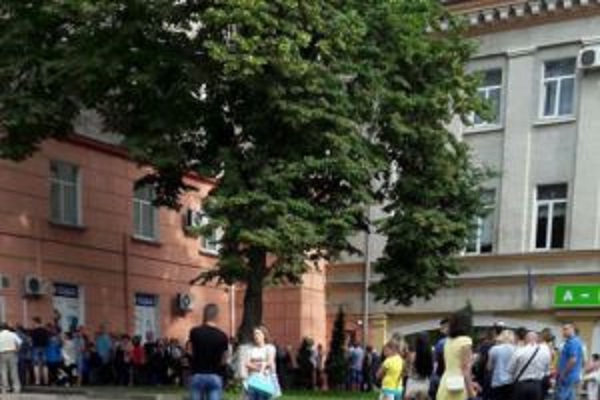 «Паспортна лихоманка» в Тернополі у самому розпалі (фото)