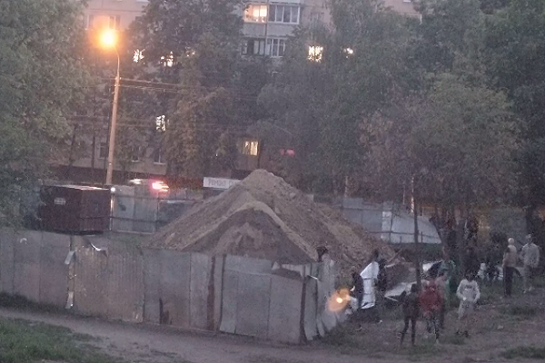 Як на бульварі Петлюри тітушки боряться з приватною власністю (Відео)