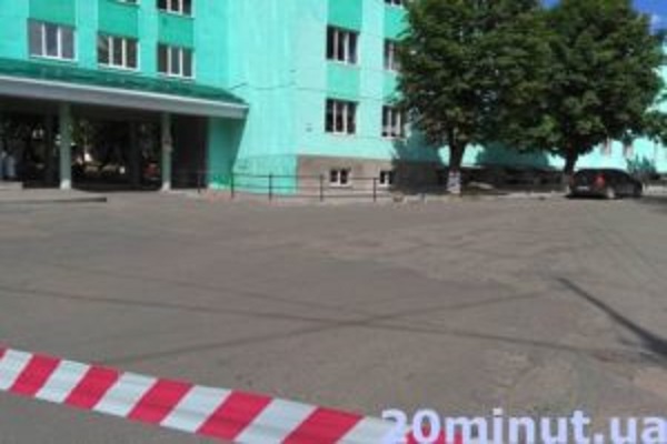 Чому буля дитячої поліклініки зібралися сапери і поліція?