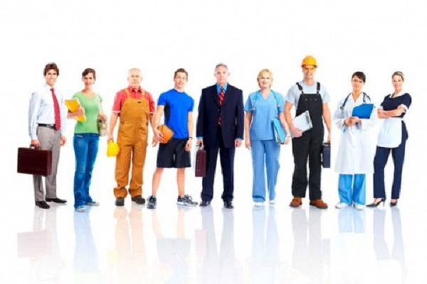 Чому українці їздять працювати за кордон?