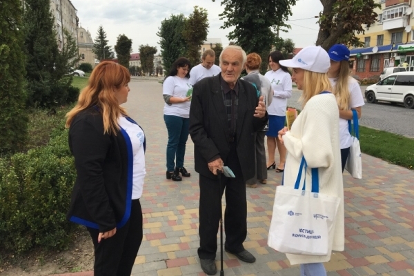 Мобільний інформаційний пункт управління юстиції завітав у Зборів