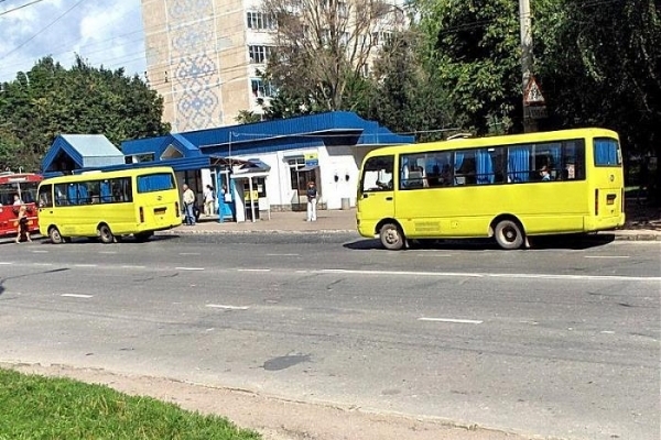 У Тернополі підприємець незаконно захопив тротуар