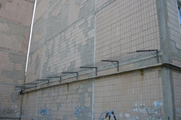 За мільйон гривень пропонують захистити голови тернополян від падаючої плитки (фото)