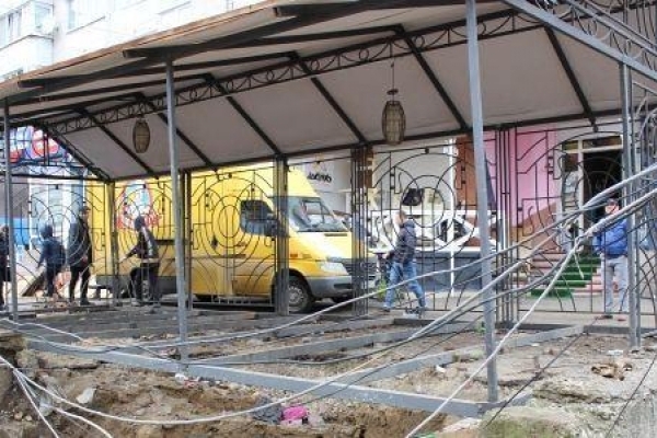 На тернопільському ринку демонтували два кіоски (ВІДЕО)