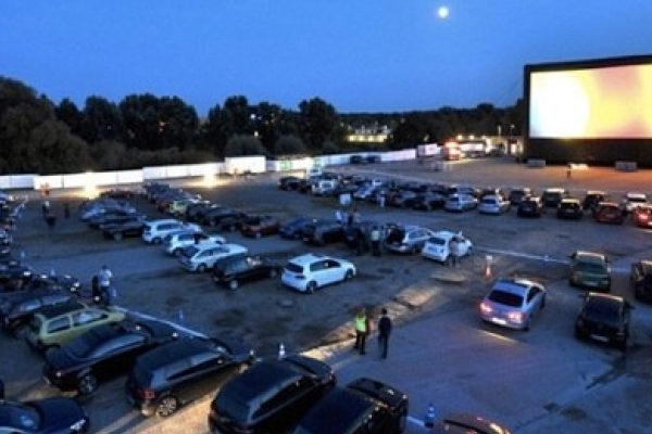У Тернополі відкрили автокінотеатр