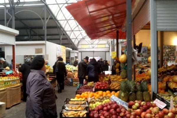 Чому в Тернополі стрімко подорожчали фрукти?