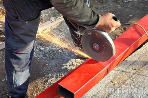 В Тернополі знесли черговий кіоск під новорічну музику (Відео)