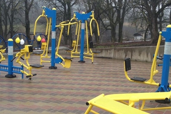 У селі біля Тернополя відкрили дворівневий дитячо-спортивний майданчик за понад 2 млн. грн.