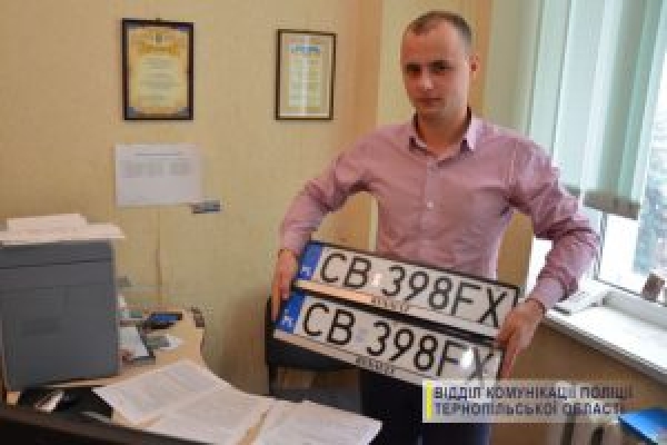 Двох викрадачів номерних знаків у Тернополі ― затримали
