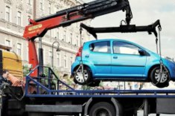 На Тернопіллі за перешкоджання руху транспорту припарковані автівки забиратимуть