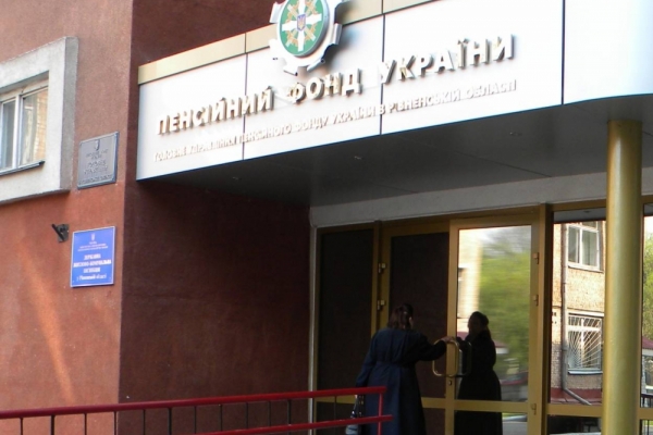 Дві пенсії в грудні: Хто вже отримав гроші і коли чекати решті
