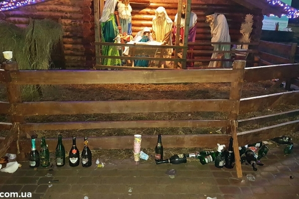 Деякі тернополяни вже встигли принести до Різдвяної Шопки 