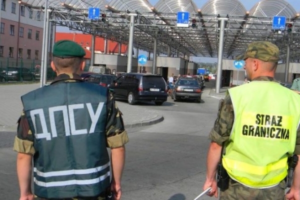 «Вже втретє їду на заробітки у Польщу. Такого шмону не пригадую», – українець про зміни вимоги до в’їзду у Польщу