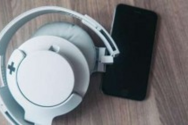 На Тернопільщині грабіжник відібрав у школяра на вулиці Айфон 6S