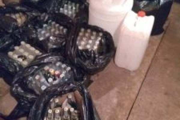 Незаконного спирту і цигарок на півмільйона гривень вилучили у жителя Тернопільської області