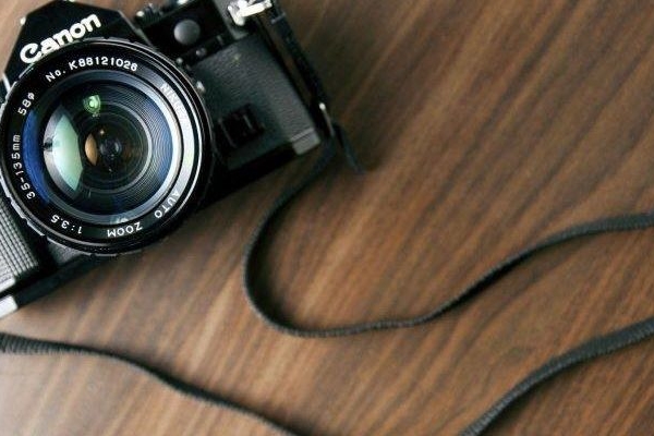 У Тернополі чоловік віддав за безцінь свій фотоапарат шахраю