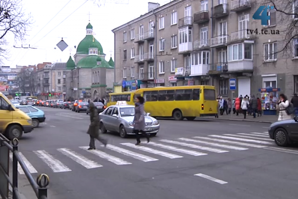 Тернополянин показав, як можна їхати в центрі «проти шерсті» не порушуючи ПДР (Відео)