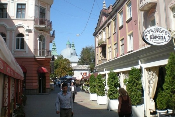 У центрі Тернополя збираються демонтувати майданчик відомого ресторану
