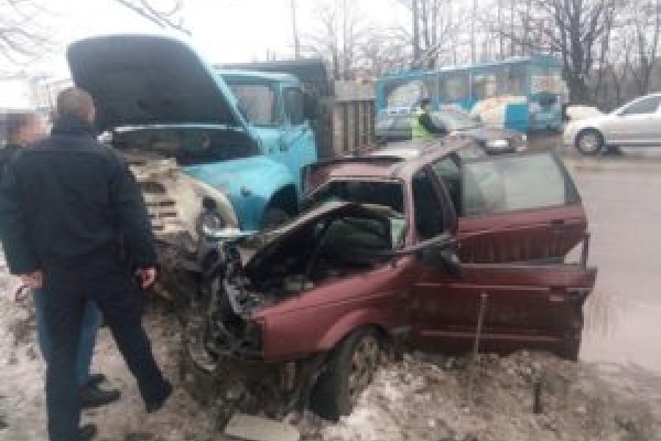 Водій загинув на місці, дитину забрала швидка: подробиці жахливої аварії у Тернополі (Відео)