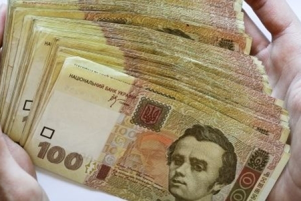 Фальшиві гроші: експерт пояснив, що робити з такими купюрами