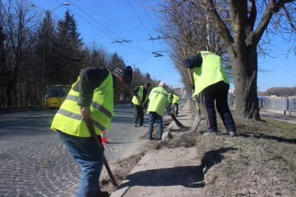 Тернопіль два місяці прибиратимуть після зими 