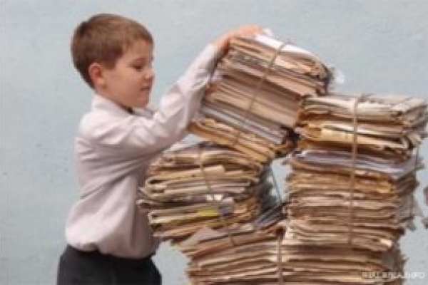 В Тернополі збирають макулатуру, щоб нагодувати собак