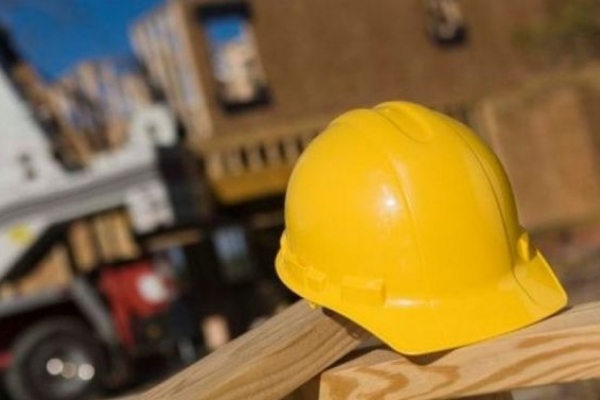 На будівництві в центрі Тернополя впав з висоти і загинув молодий муляр