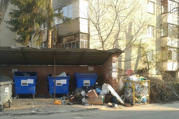На Новому світі ОСББ закрило сміттєвий майданчик, бо люди перетворили його на сміттєзвалище