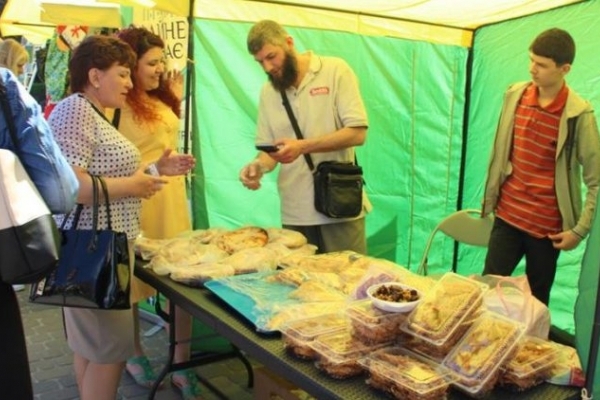 Переселенці у Тернополі дивували містян своїми вміннями і майстерністю