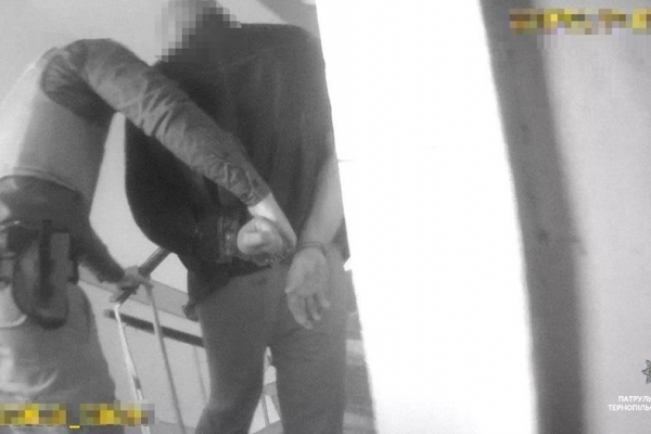 У Тернополі напали на працівника поліції (Фото)