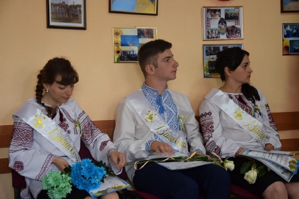 Деякі випускники на Тернопільщині отримали подяки і гроші