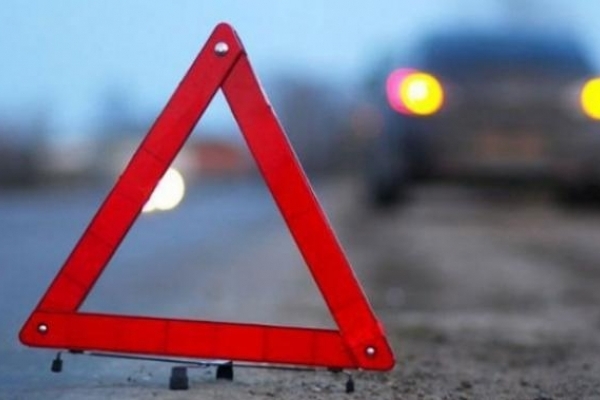 Під час фотографування ДТП для протоколу водій попав під інше авто і загинув