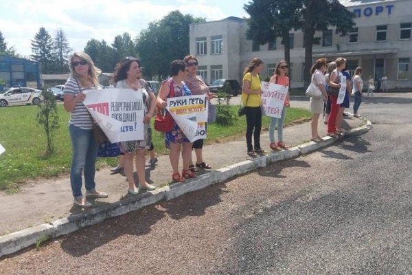 В Тернополі освітяни мають знати своє місце в черзі до прем'єра (Фото)