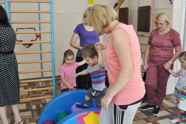 У Тернополі студенти-іноземці придбали обладнання для особливих дітей (Фото)