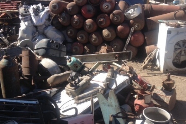 В Тернополі крадені люки і решітки привозять здавати на таксі