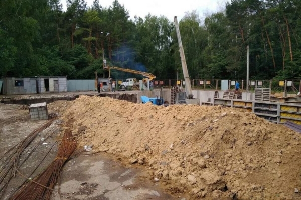 З парку Нацвідродження будівельники забирають обладнання, стверджують тернопільські активісти