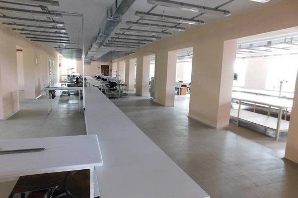 На Тернопільщині відкрили швейне підприємство, яке шитиме на експорт чоловічі сорочки (Фото)