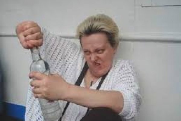 На Тернопільщині чиновники в робочий час п’ють так, що з ресторану їх виганяє поліція