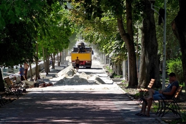 В Тернополі нищать історичний порепаний совдепівський асфальт
