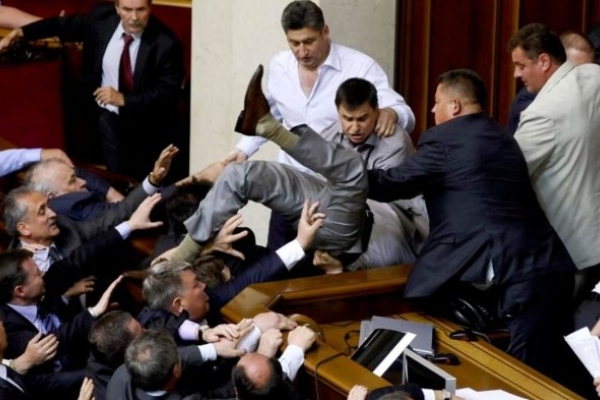 Невже в наших «законотворців» відберуть право на безкоштовний відпочинок?