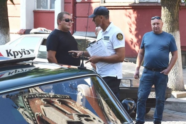 Чортківські таксисти «нагріли» державу на 2 мільйони гривень
