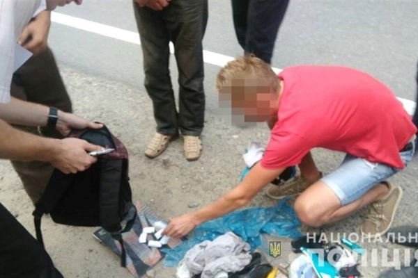 На Збаражчині таксист торгував наркотиками