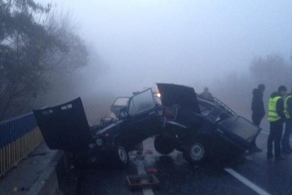 ДТП в Тернополі: автомобіль розірвало навпіл (Фото)