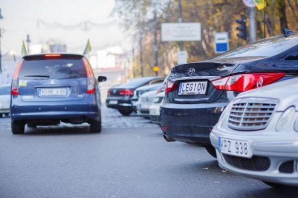 Власники авто з іноземною реєстрацією знайшли вихід, як не розмитнювати терміново автомобіль